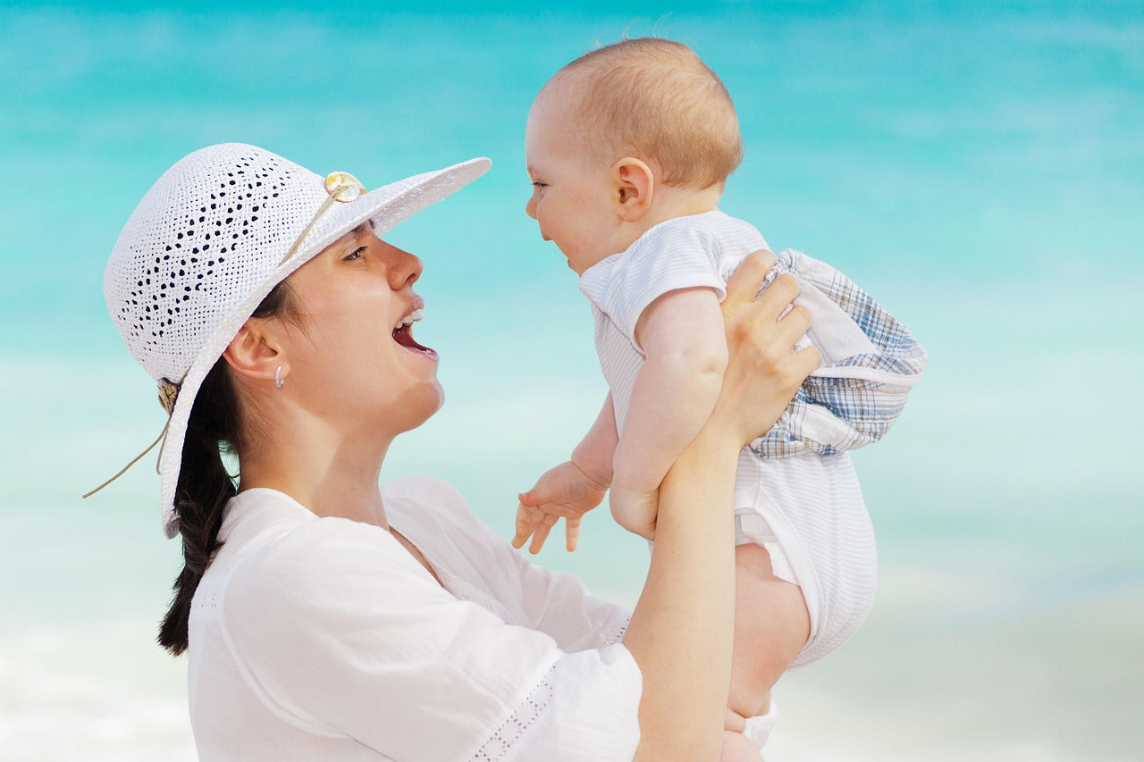 plage avec bébé