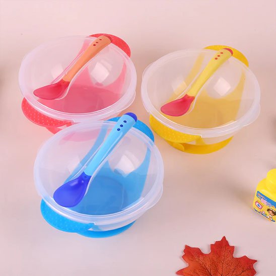 Assiette bebe ventouse ergonomique moderne