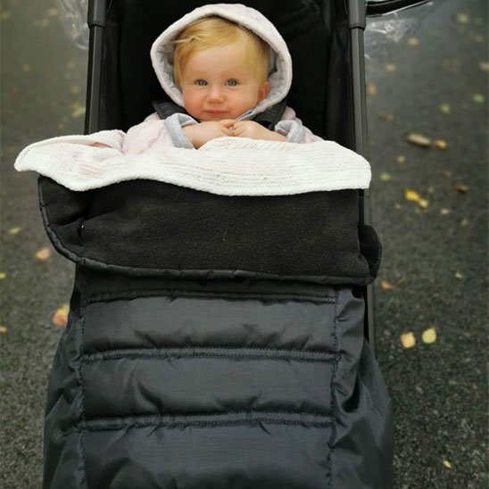 chancelière poussette noire moderne