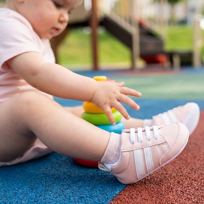 Chaussure bebe moderne rose