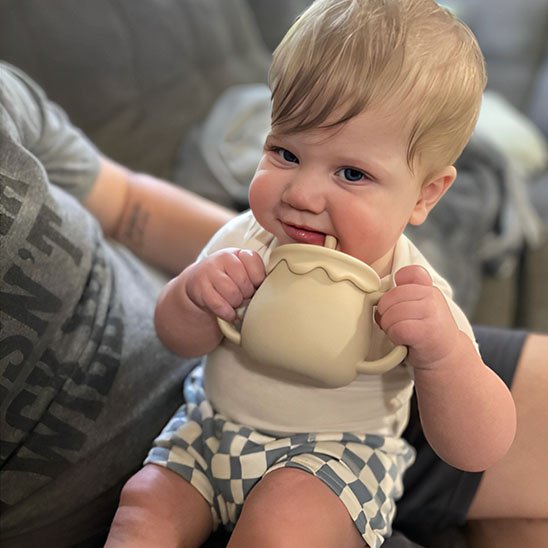 Verre bebe a paille ergonomique beige